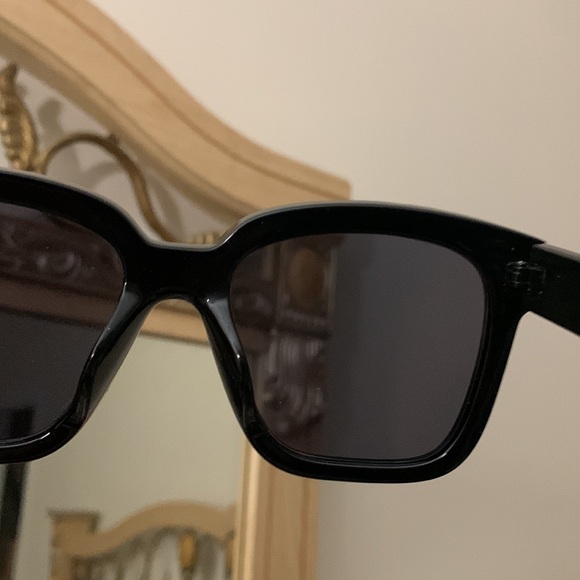 Steve Madden Studded Glossy Black Sunglasses - Picture 10 of 12